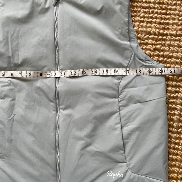 BNWT Rapha insulated vest, size M - Picture 9 of 9